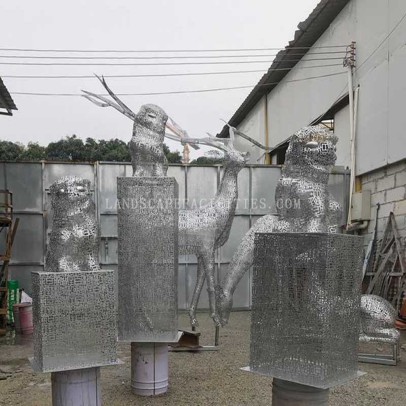 Can stainless steel sculptures be repaired if damaged?(pic1)